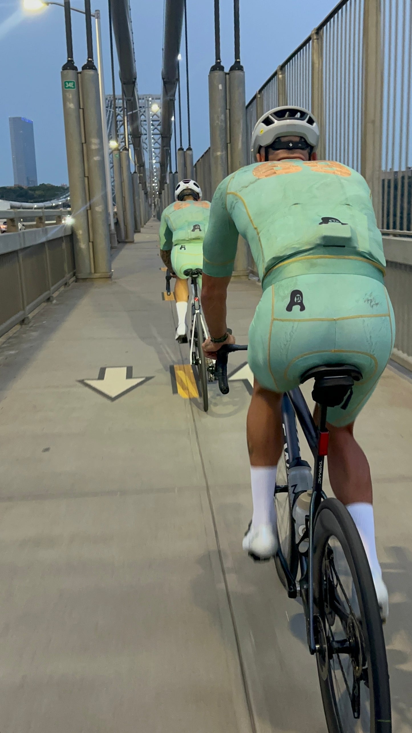 Men's 'NYC" Omni Bib Shorts - Statue